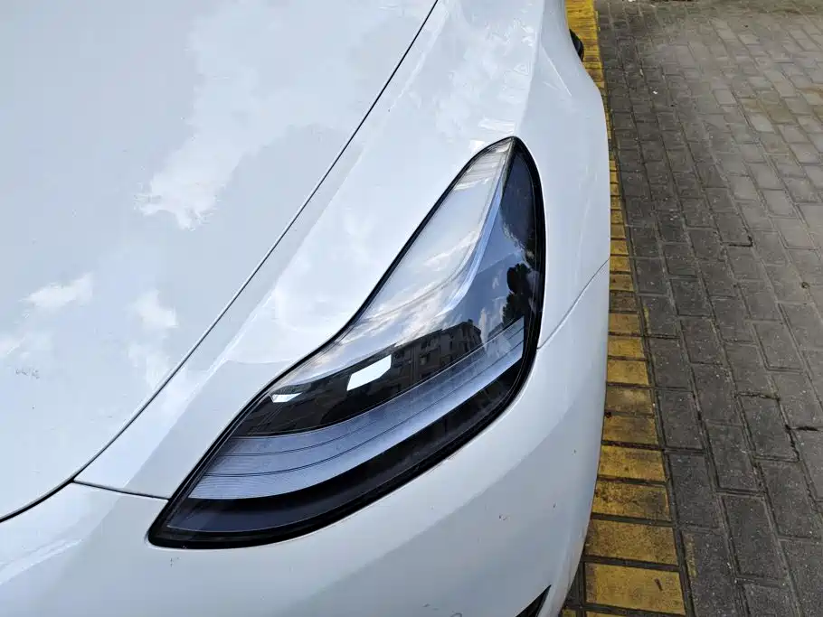 Tesla Model Y — миниатюра 5