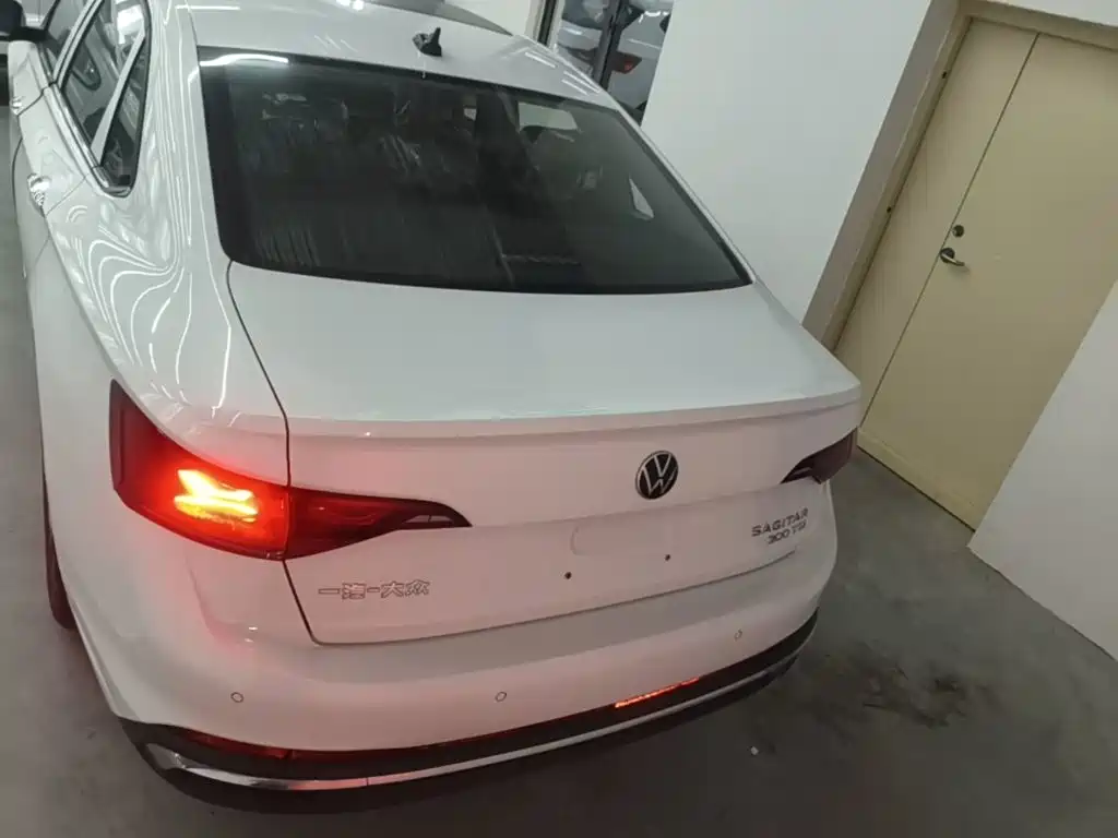 Volkswagen Sagitar — миниатюра 6