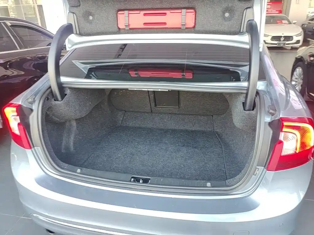 Volvo S60 — миниатюра 19
