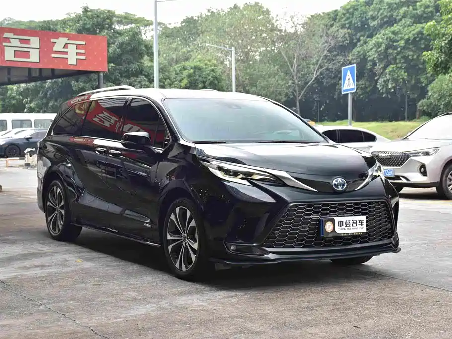 Toyota Granvia 2.5L Hybrid Premium Edition, фото 3