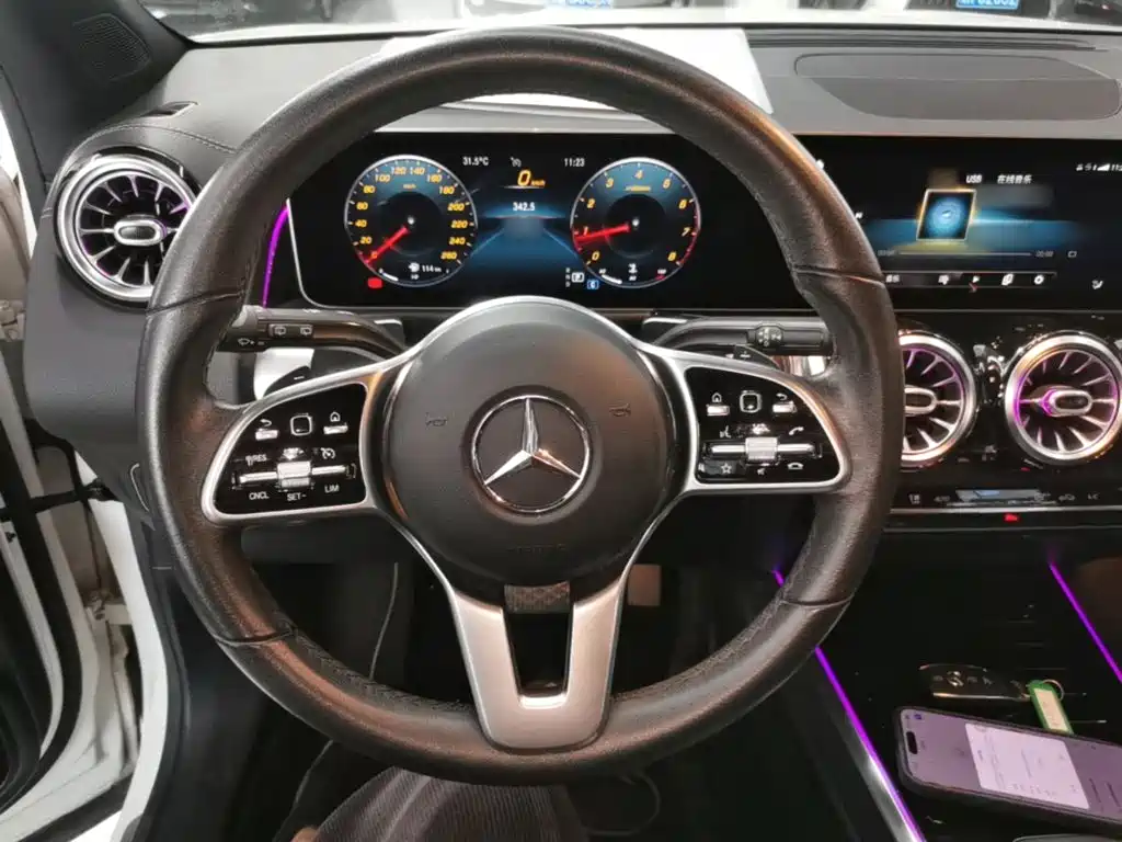 Mercedes-Benz GLB — миниатюра 11