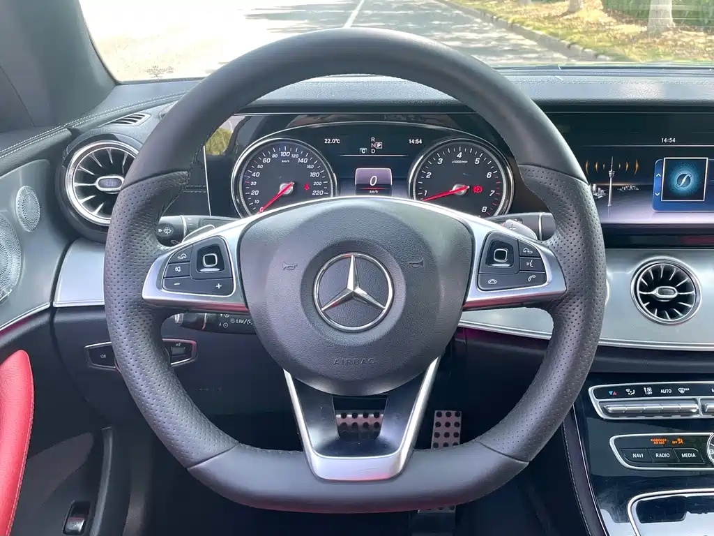 MERCEDES-BENZ E CLASS