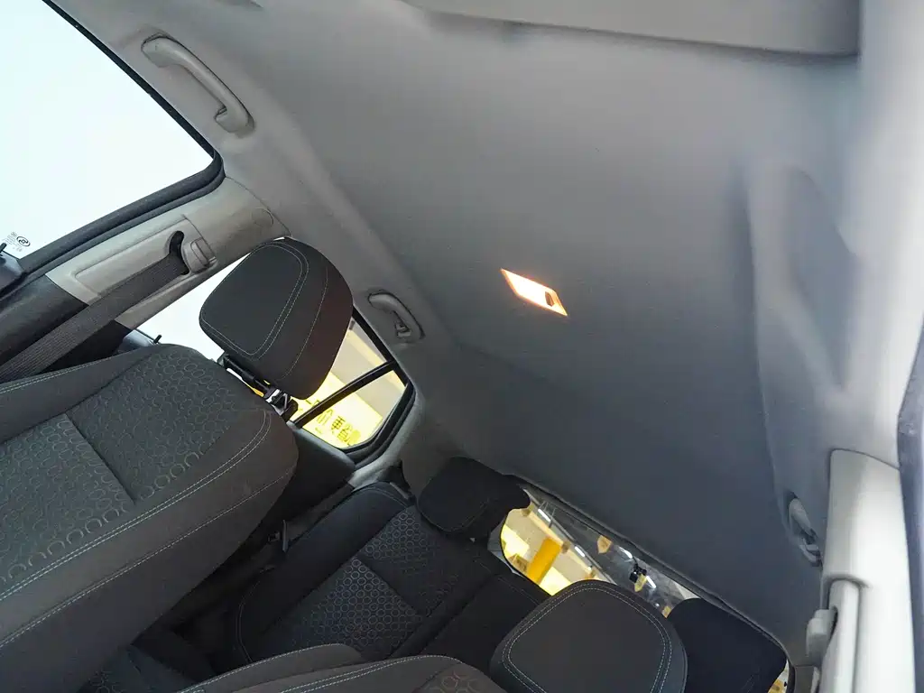 Chevrolet Trax — миниатюра 23