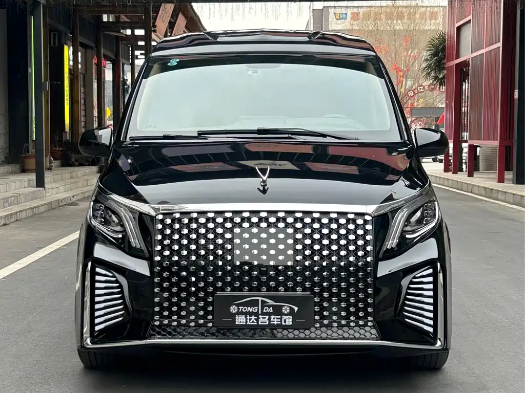 Mercedes-Benz Vito 2023 2.0T 7 мест