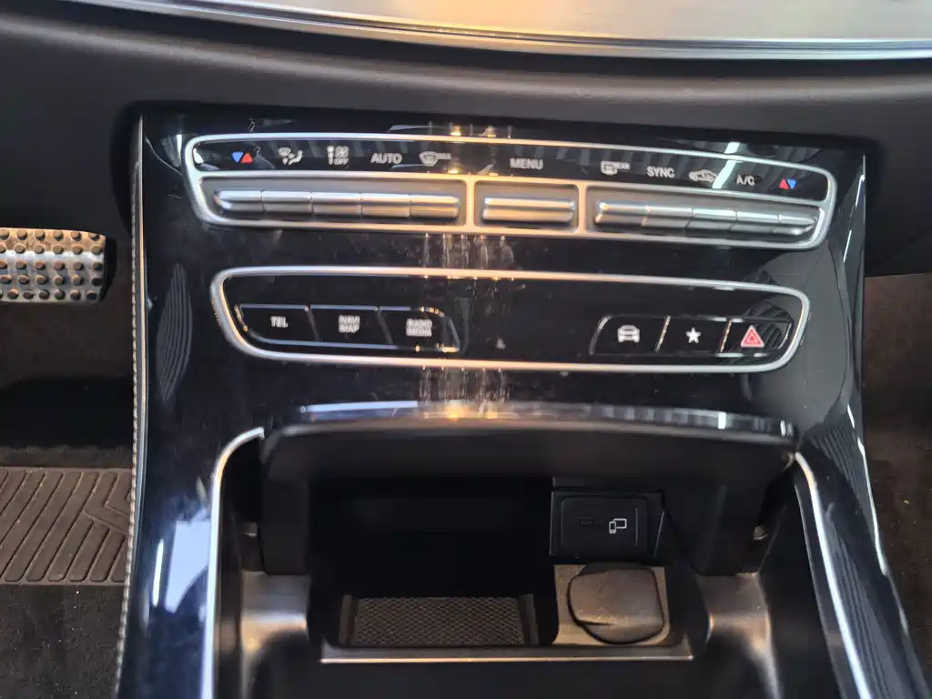 Mercedes-Benz E-Class (Import) — миниатюра 8