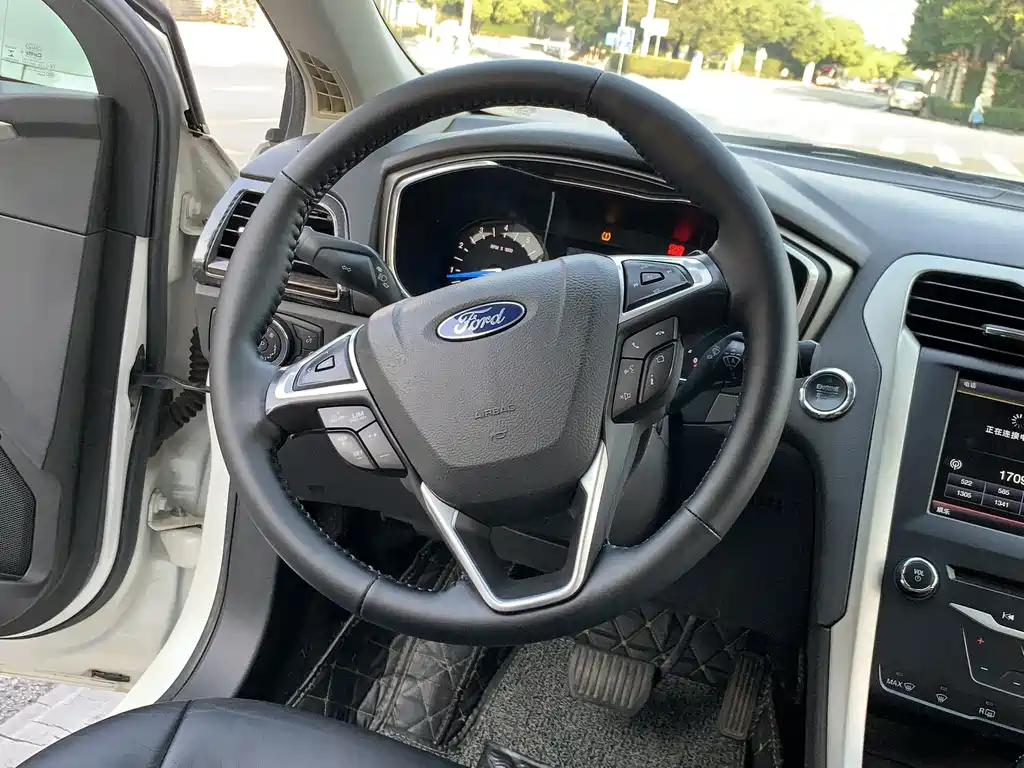 Ford Mondeo — миниатюра 11