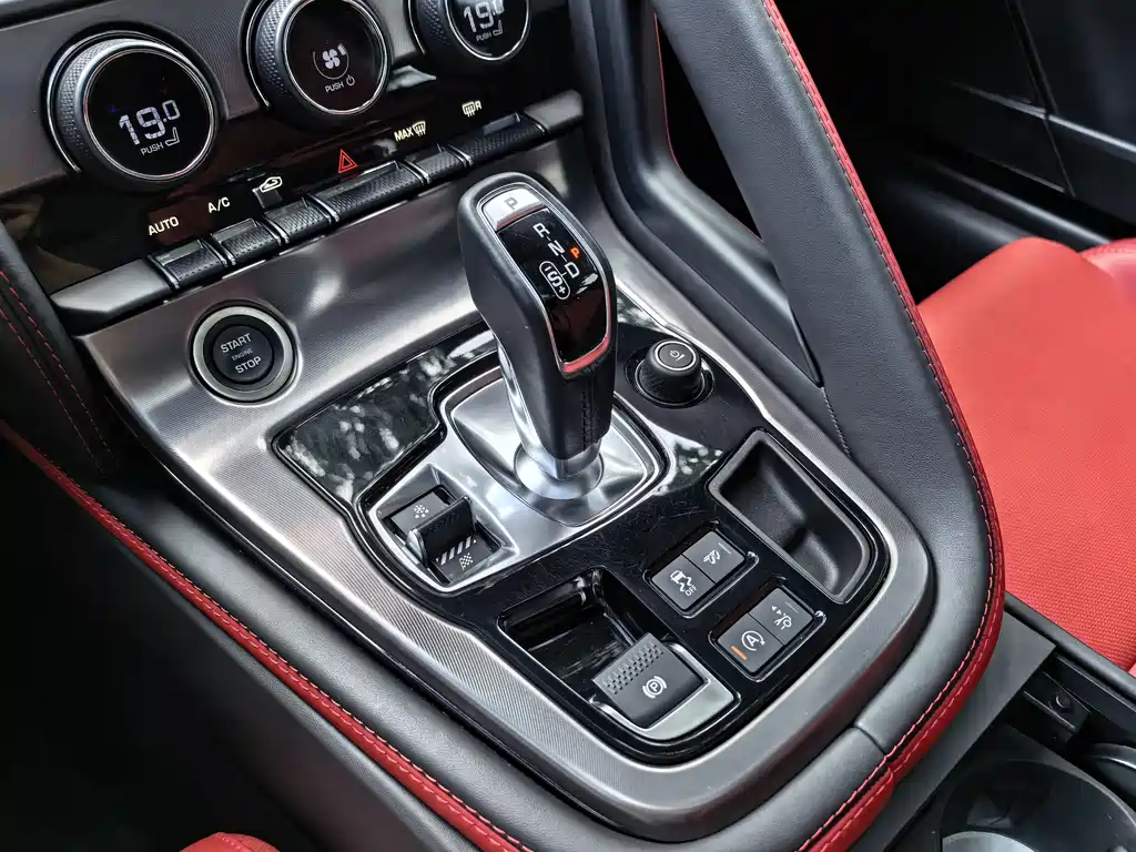 Jaguar F-TYPE — миниатюра 10