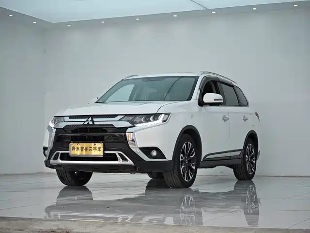 MITSUBISHI OUTLANDER 2020