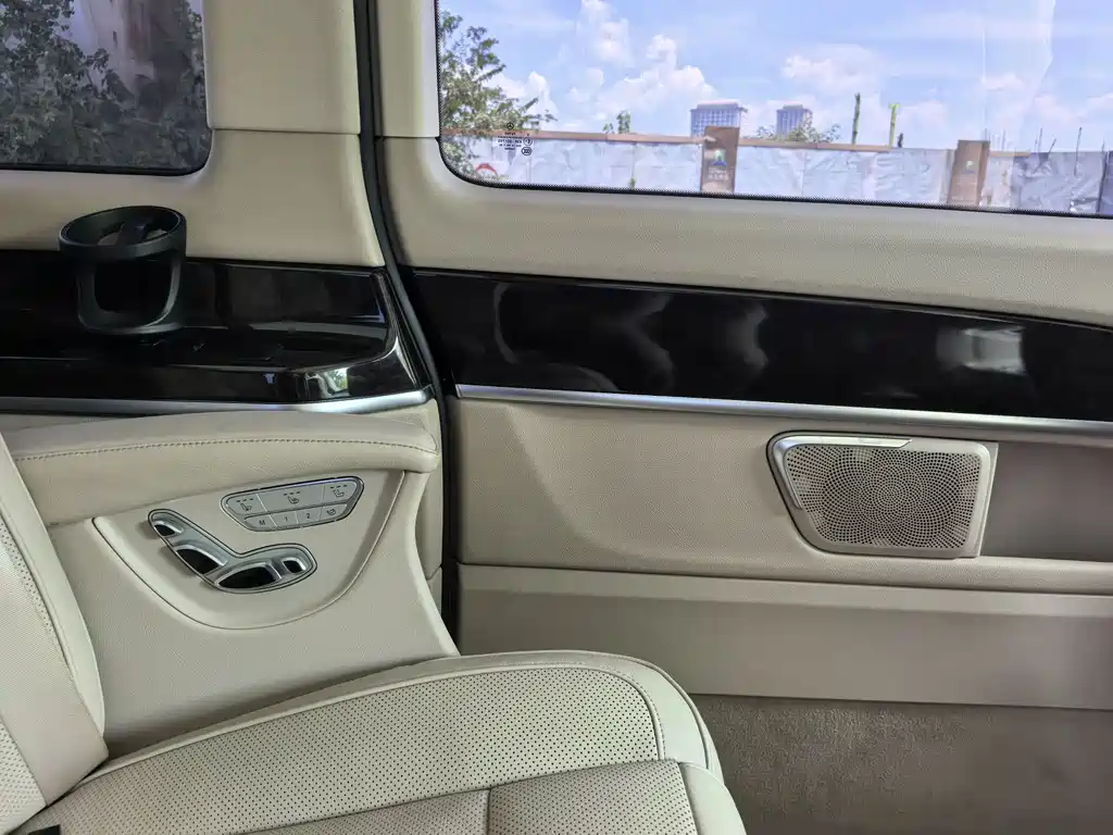 MERCEDES-BENZ V CLASS