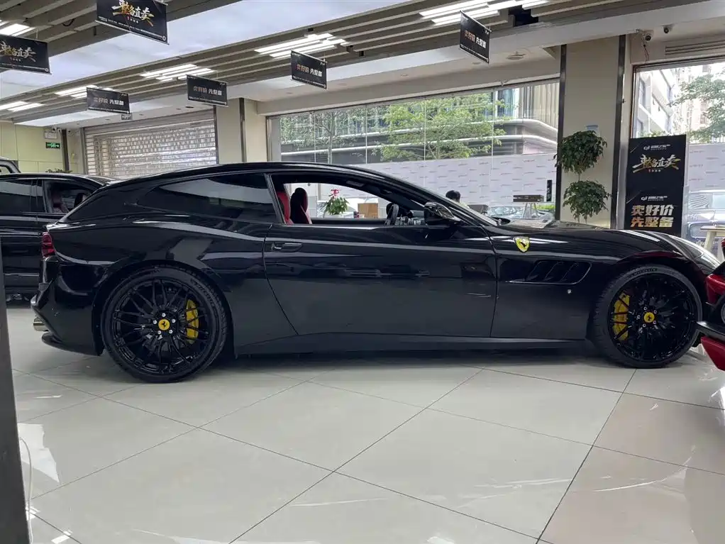 Ferrari GTC4Lusso 2017 3.9T V8