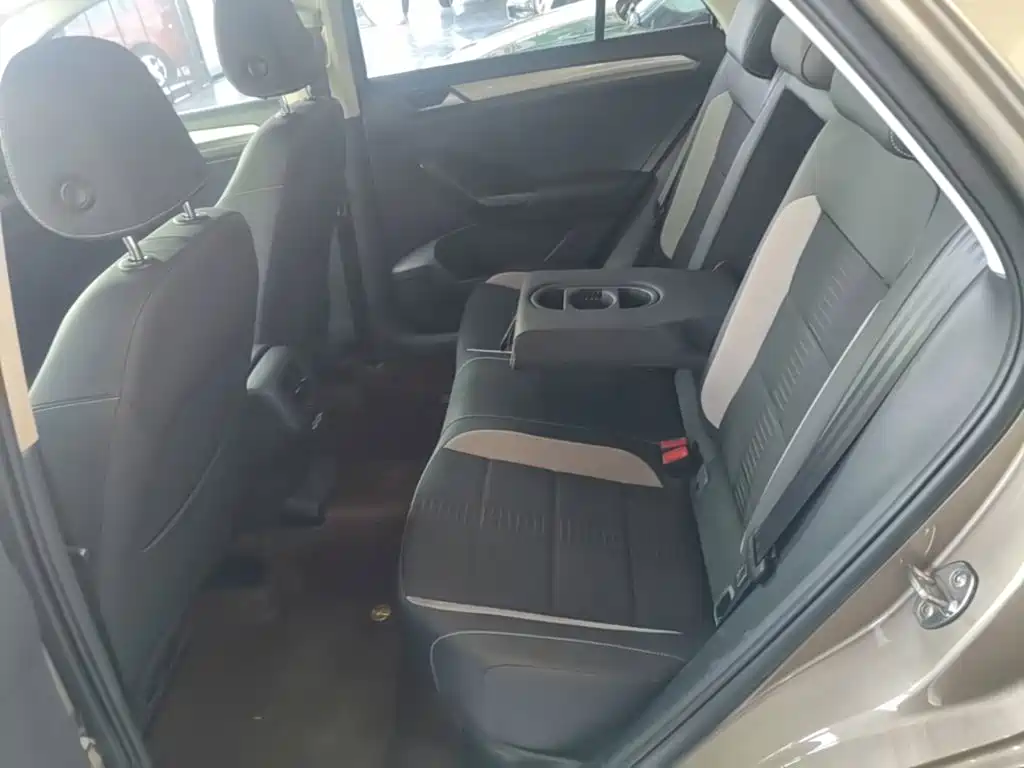 Volkswagen T-Roc — миниатюра 17