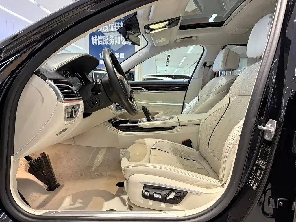 BMW 7 Series — миниатюра 8