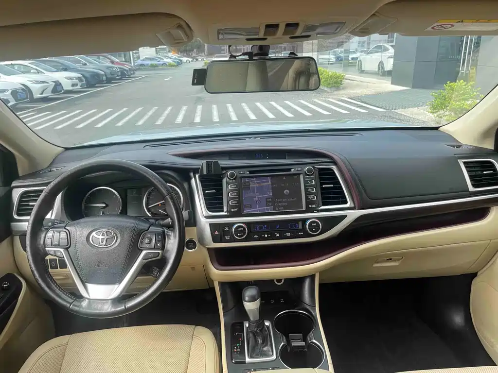 Toyota Highlander — миниатюра 10