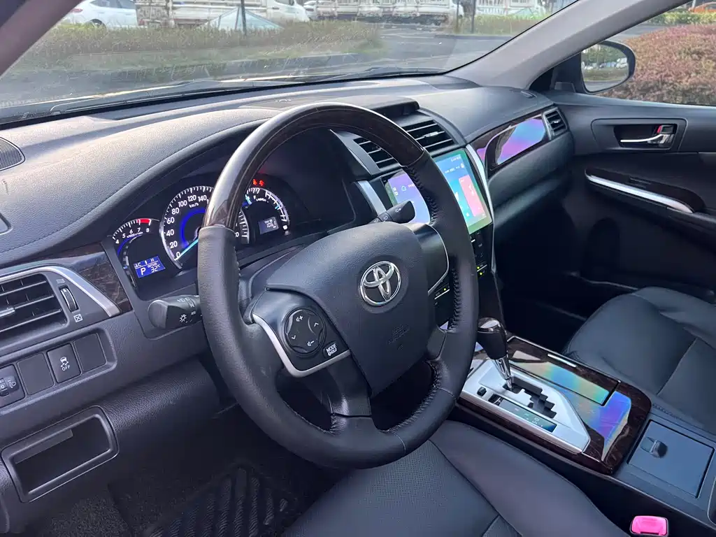 Toyota Camry — миниатюра 12