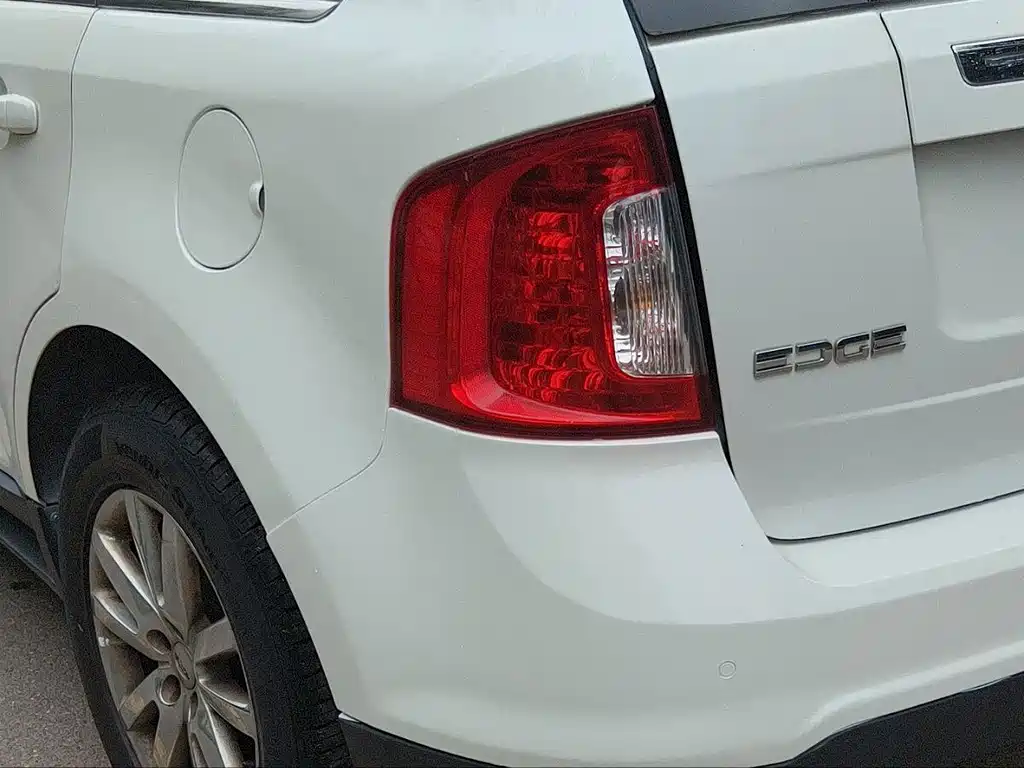 Ford Edge (Import) — миниатюра 6
