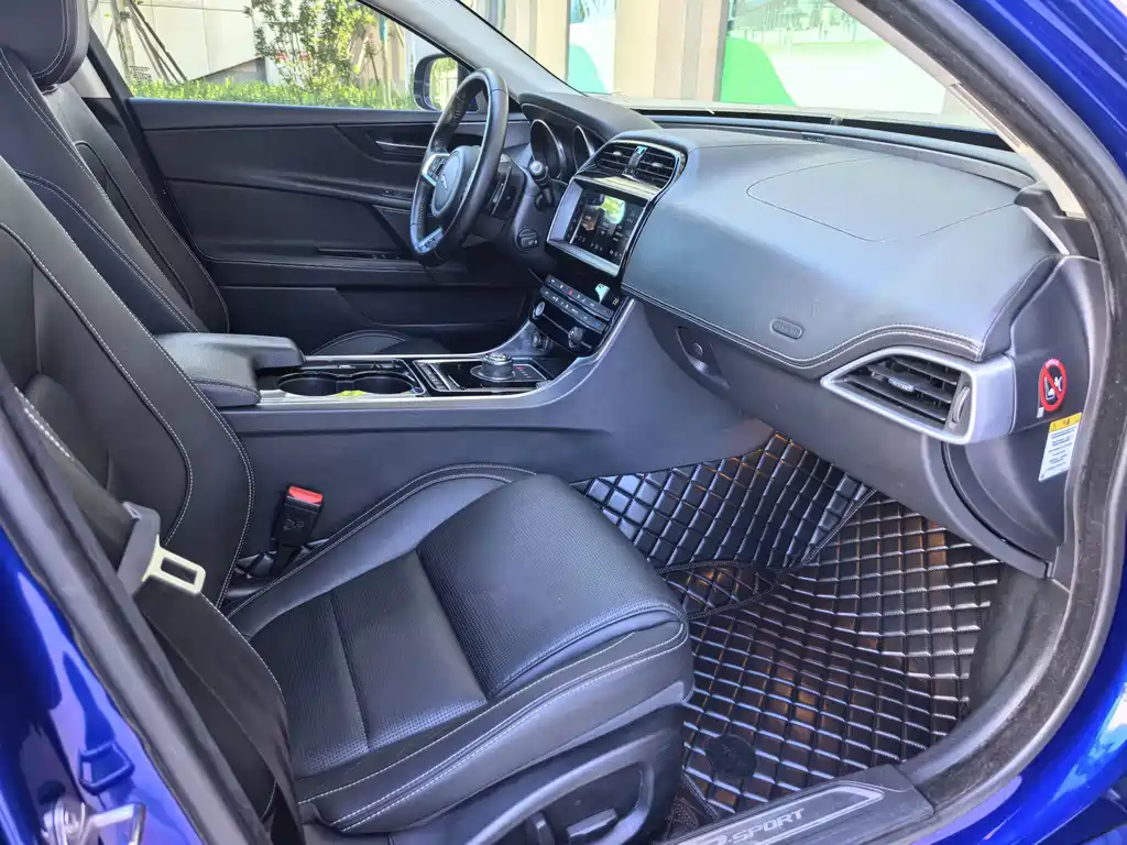 Jaguar XE — миниатюра 15
