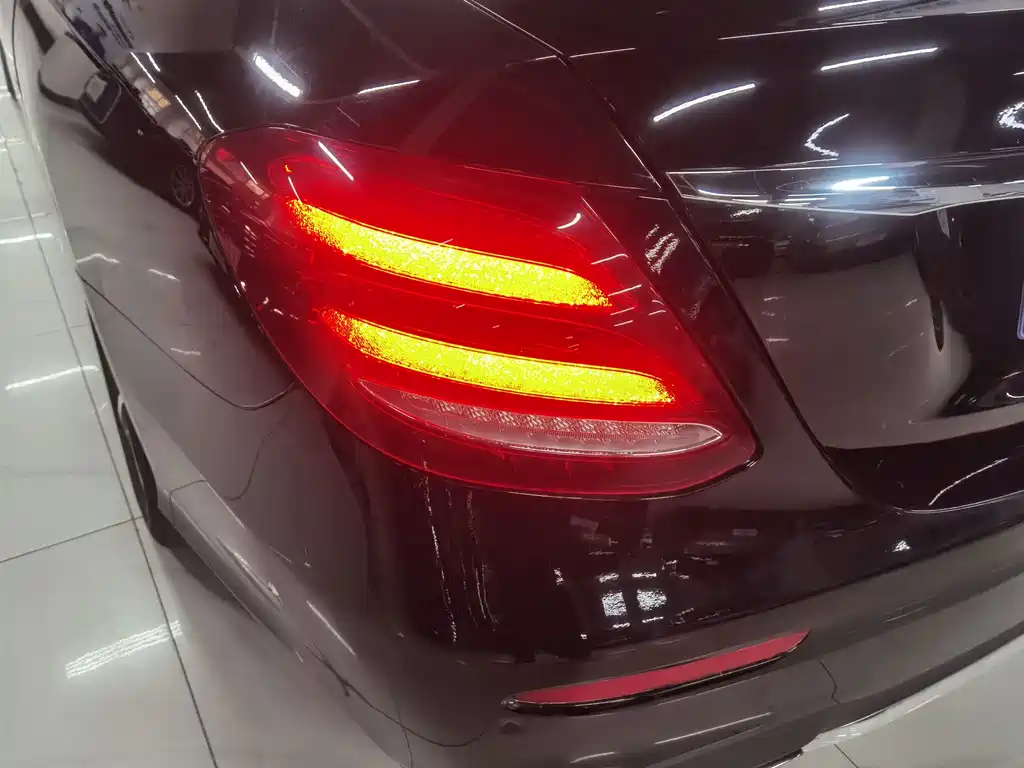 Mercedes-Benz E-Class — миниатюра 27