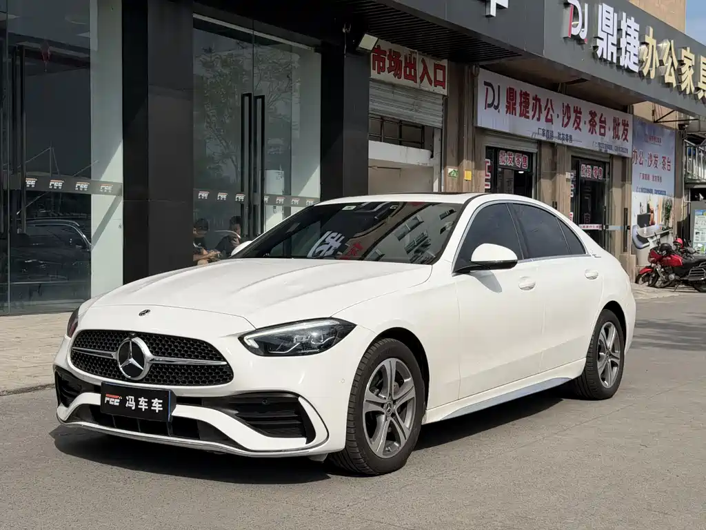 Mercedes-Benz C-Class — миниатюра 3