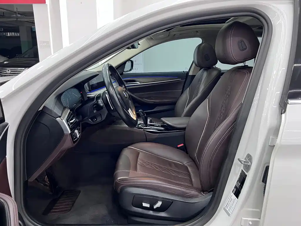 BMW 5 Series — миниатюра 8