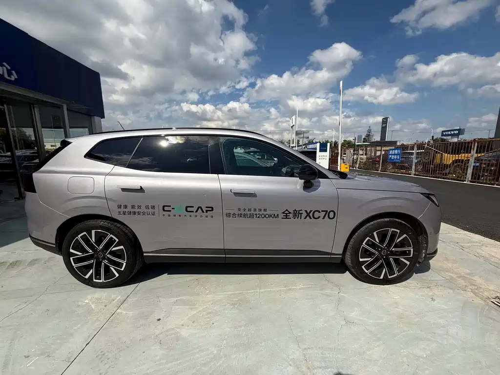 Volvo XC70 PHEV — миниатюра 5