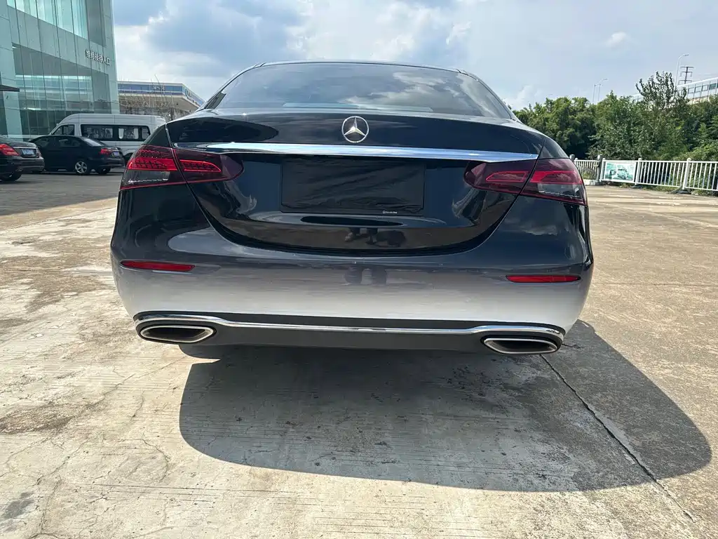 Mercedes-Benz E-Class — миниатюра 10