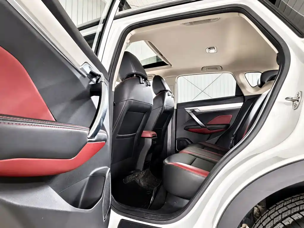 Geely Binyue — миниатюра 17