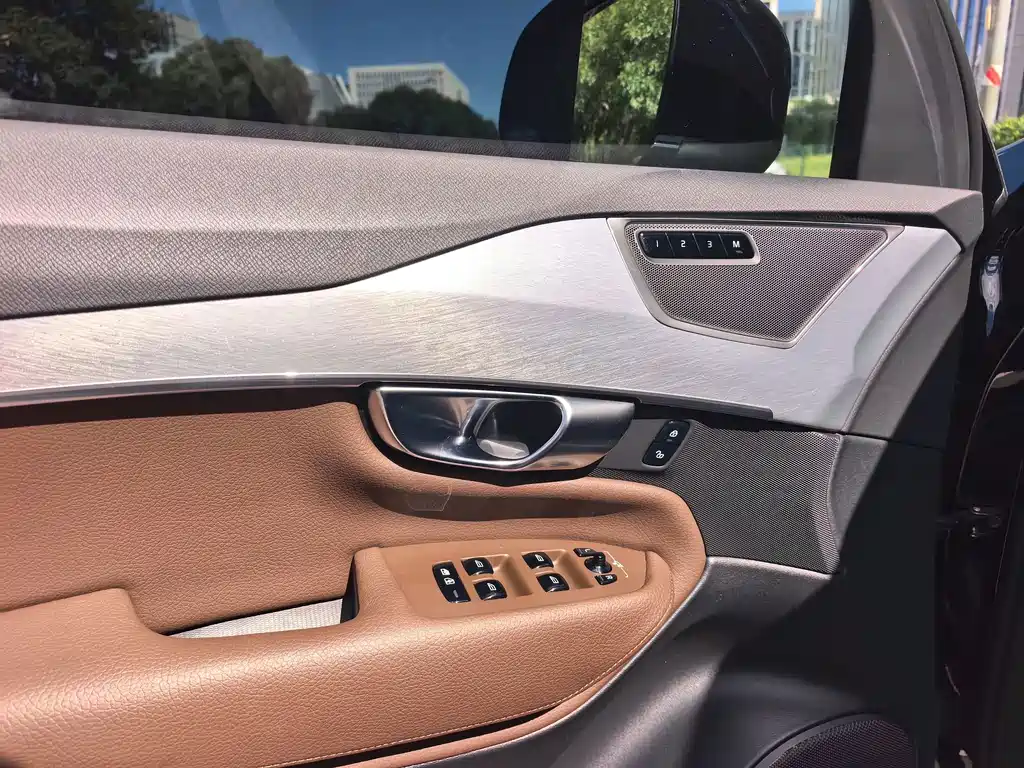 Volvo XC90 — миниатюра 8