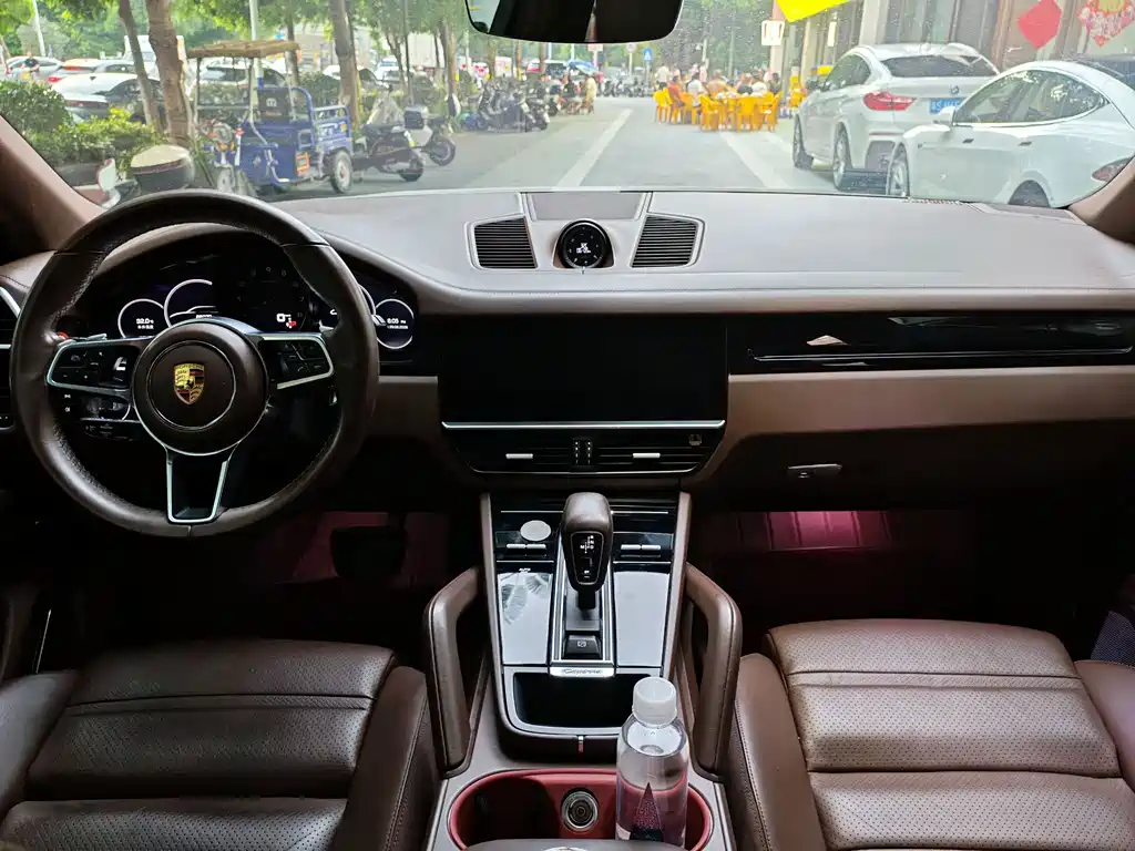 Porsche Cayenne — миниатюра 8