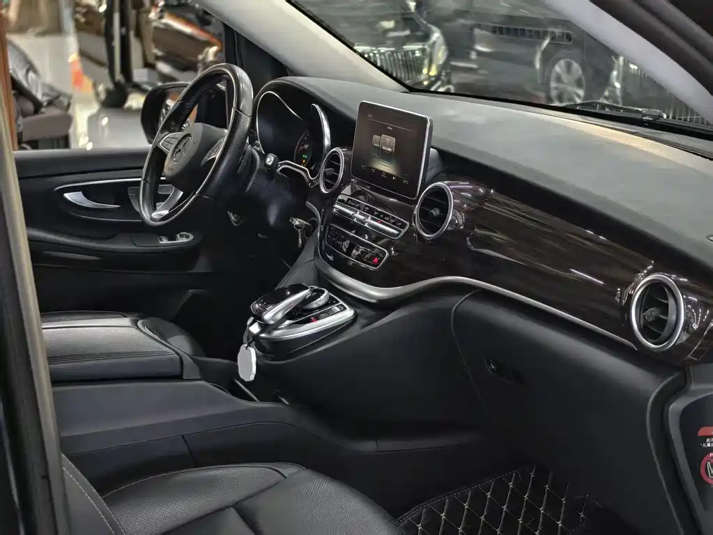 Mercedes-Benz V-Class — миниатюра 6