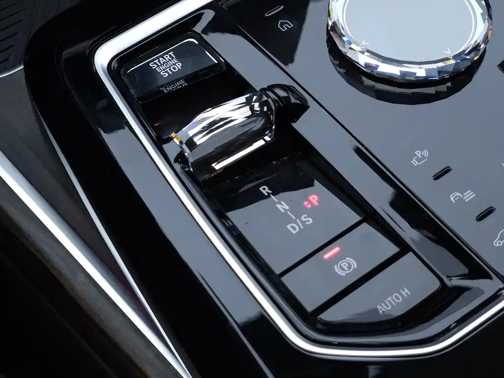 BMW 7 Series — миниатюра 14