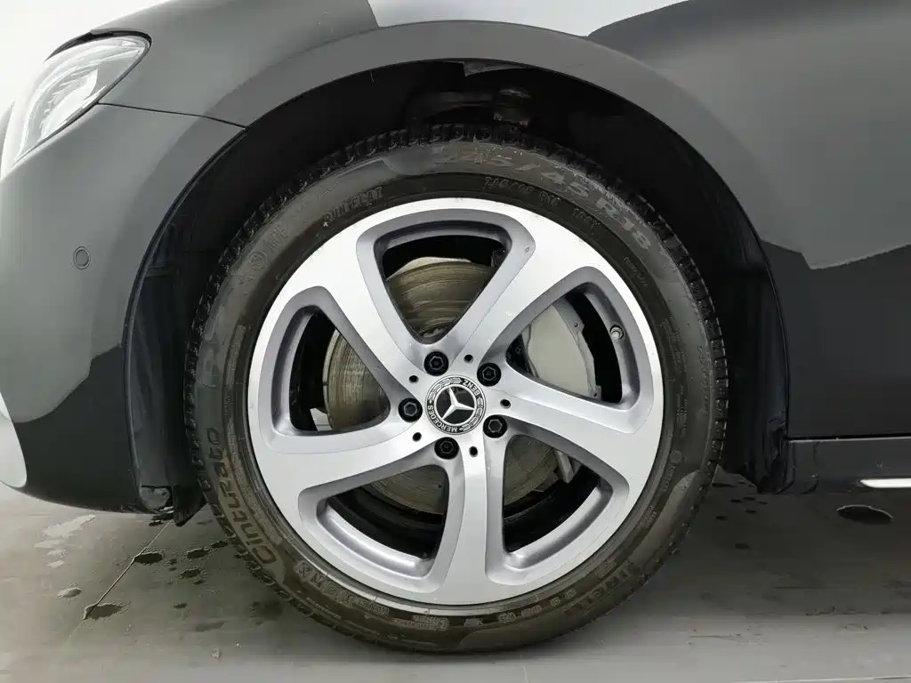 Mercedes-Benz E-Class — миниатюра 17
