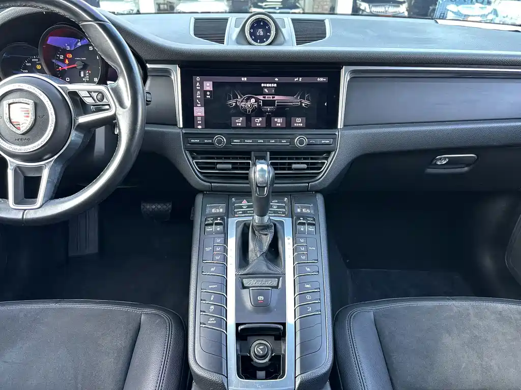 Porsche Macan — миниатюра 8
