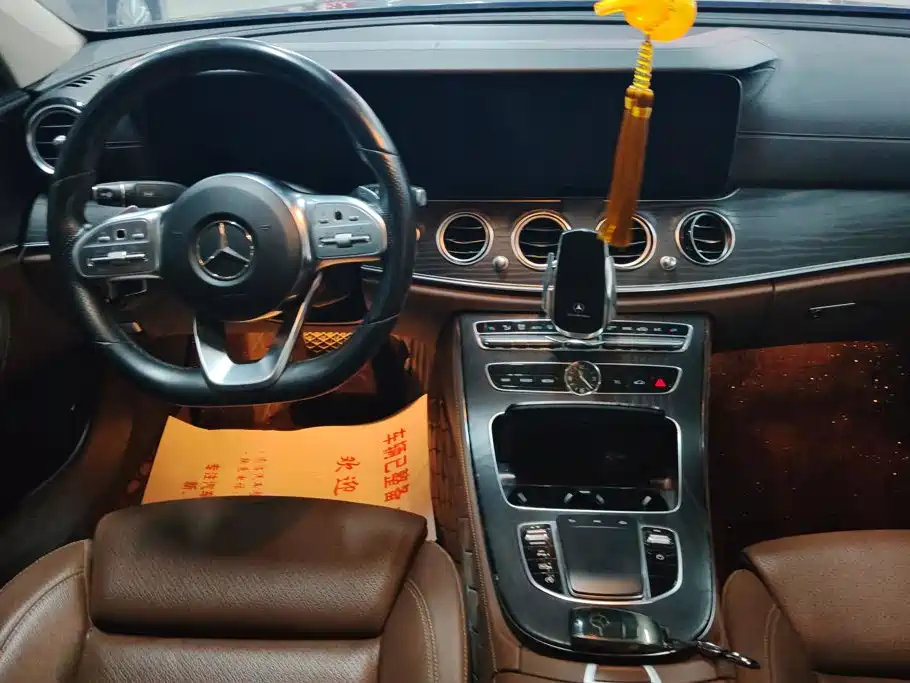Mercedes-Benz E-Class — миниатюра 12