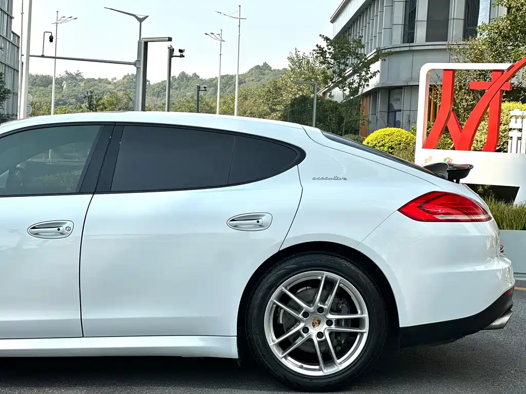 Porsche Panamera — миниатюра 10