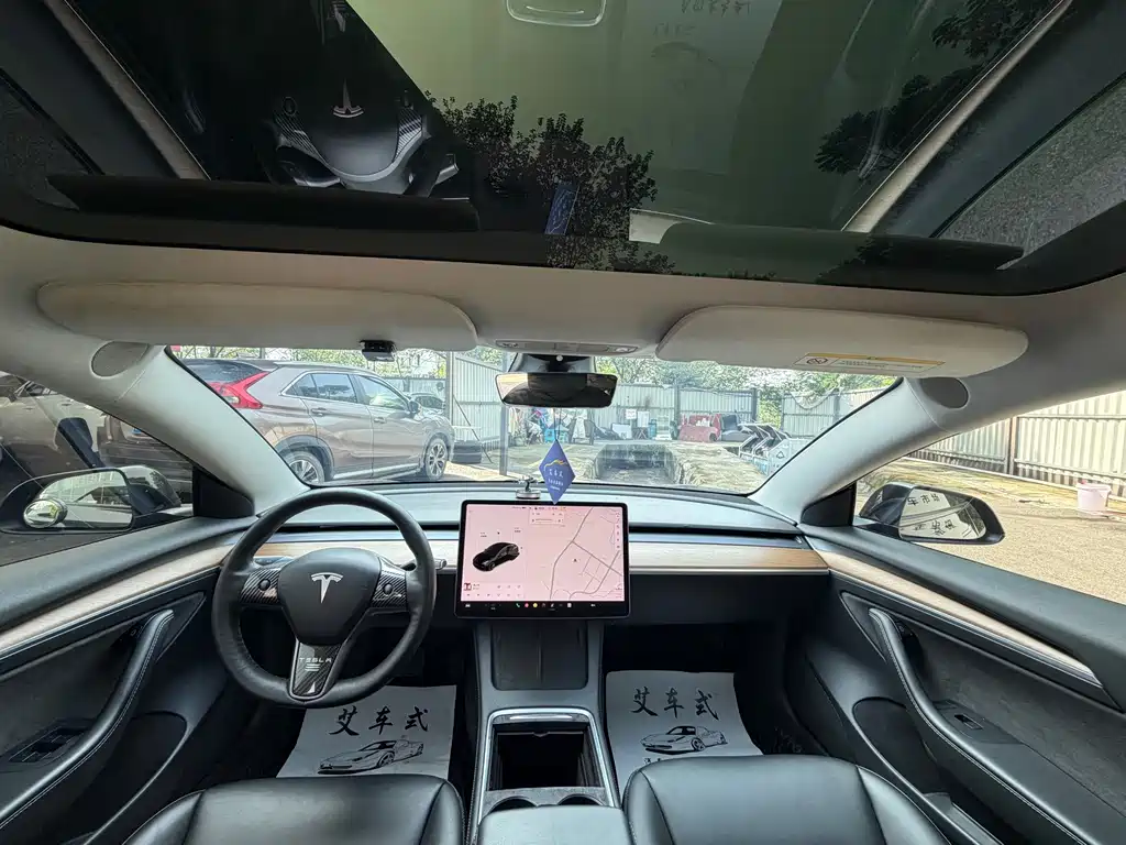 Tesla Model 3 — миниатюра 8