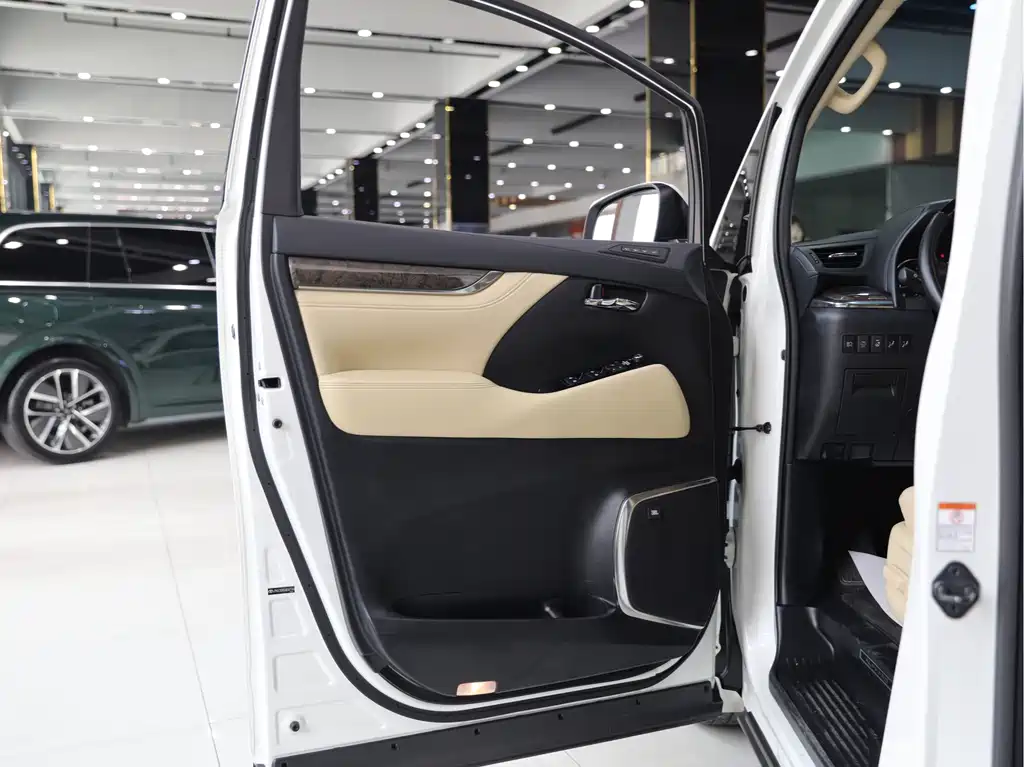 Toyota Alphard 2018 3.5L Luxury