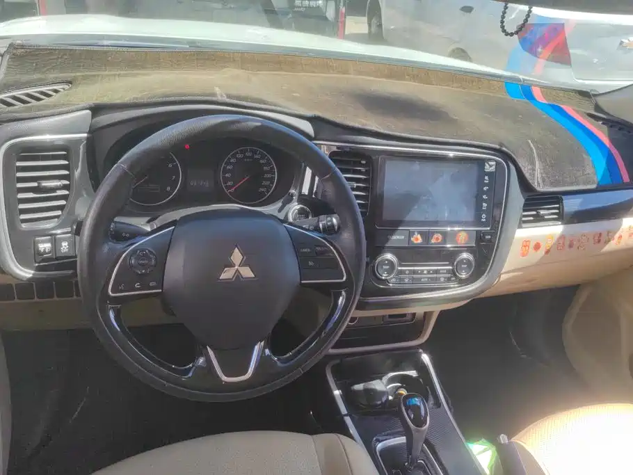 Mitsubishi Outlander — миниатюра 12