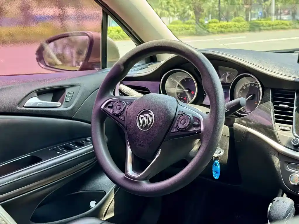 Buick Verano — миниатюра 16