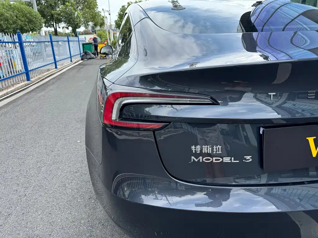 Tesla Model 3 — миниатюра 17