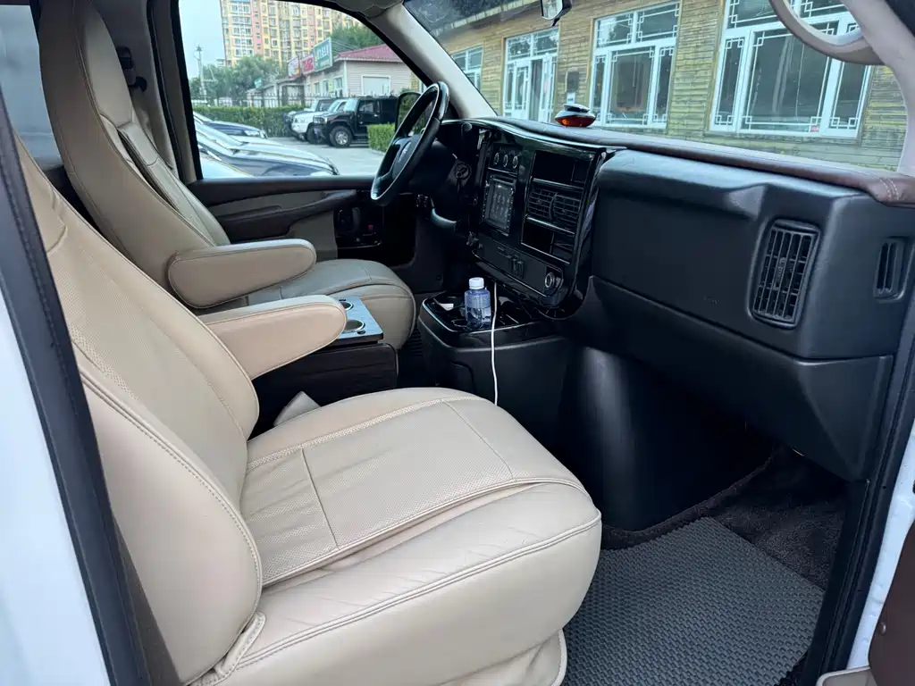 GMC Savana — миниатюра 15