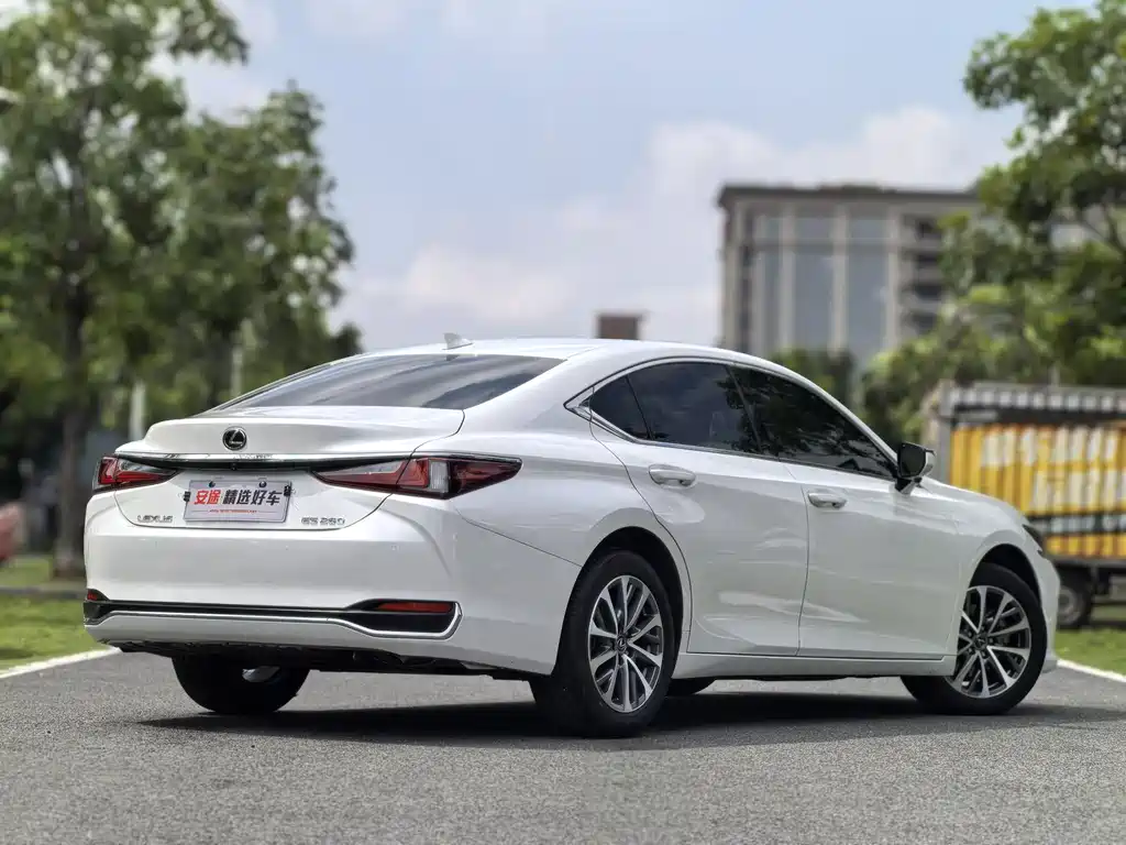 LEXUS  ES