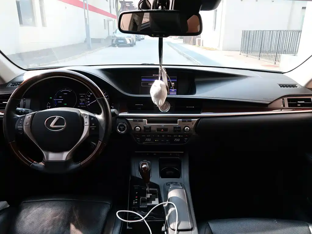 Lexus ES — миниатюра 7