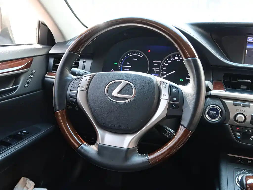 Lexus ES — миниатюра 9