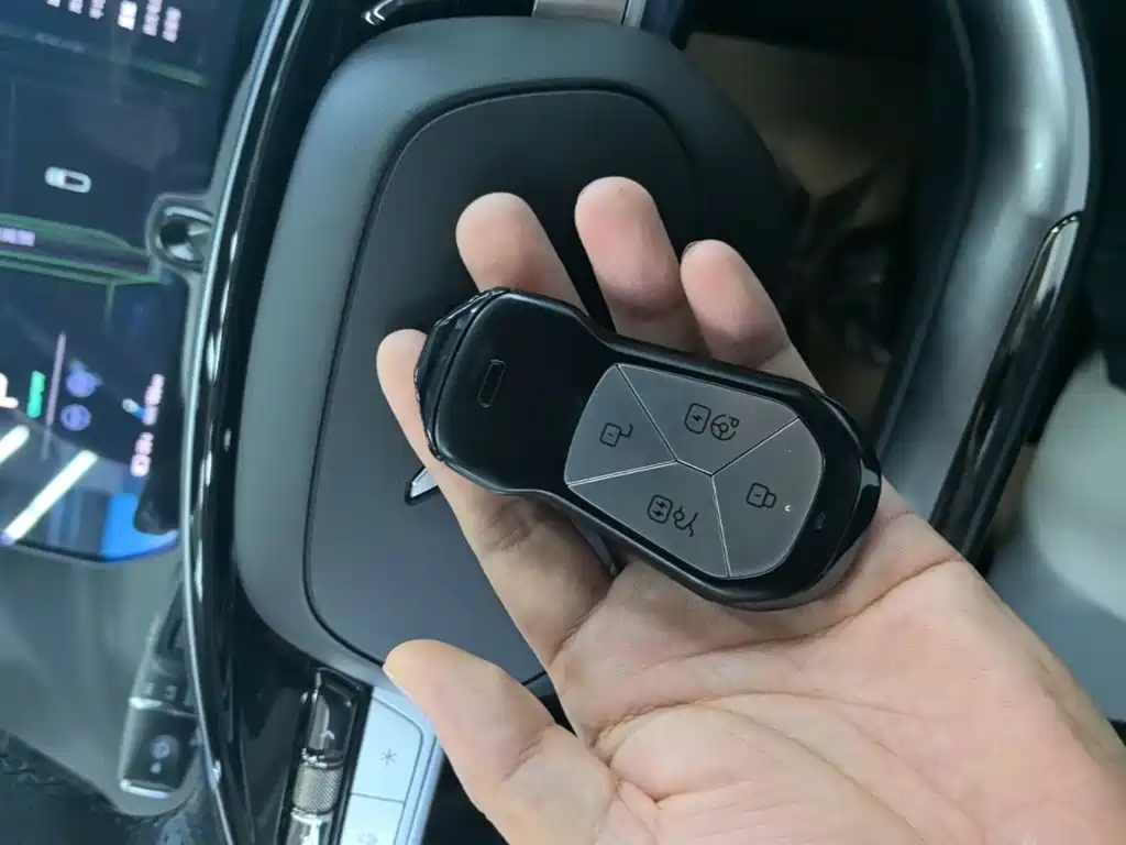 XPeng P7 — миниатюра 9