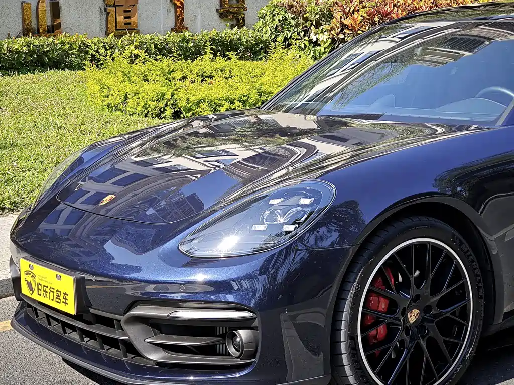 PORSCHE PANAMERA