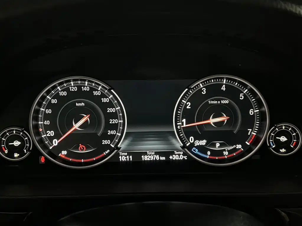BMW 5 Series — миниатюра 7