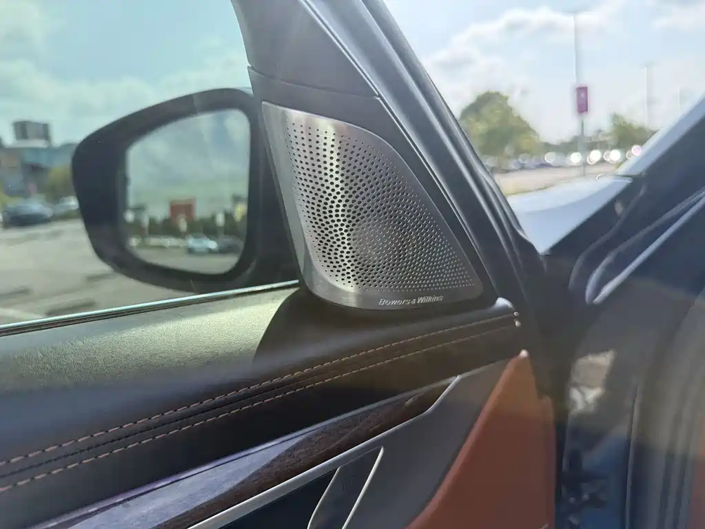 BMW 7 Series — миниатюра 12