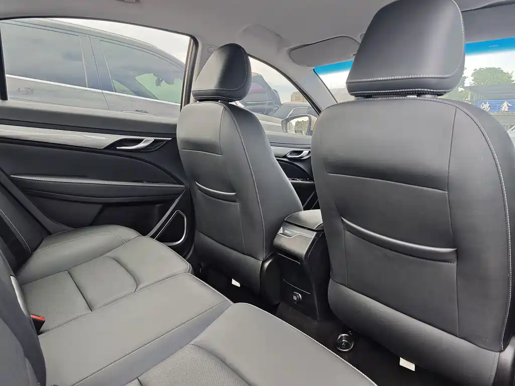 Geely Emgrand — миниатюра 9