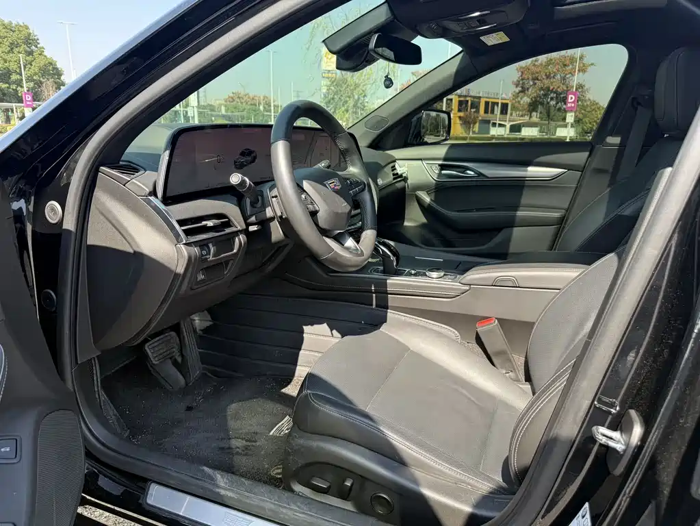 Cadillac CT5 — миниатюра 8