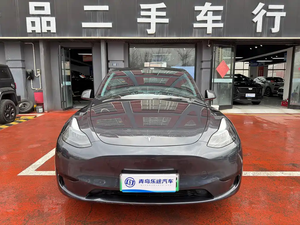 Tesla Model Y 2024